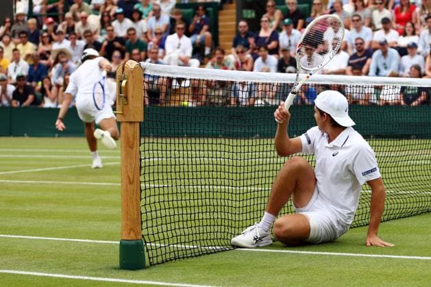 Zachary Svajda and Alex De Minaur during their third round match Wimbledon Tennis Championships, Day 6, The All England Lawn Tennis and Croquet Club, London, UK - 04 Jul 2026London The All England Lawn Tennis and United Kingdom  Copyright: xKieranxMcManus Shutterstockx 16975553ag