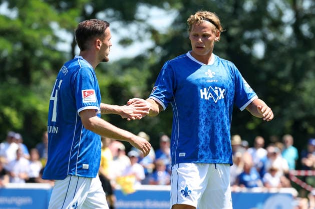 2026.07.04 xjfax Testspiel anlässlich des 150-jährigen Vereinsjubiläums der SG Arheilgen, SG Arheilgen - SV Darmstadt 98 v.l., Lance Duijvestijn (SV Darmstadt 98) schiesst das Tor zum, scores the goal to 0:1, Fynn Luca Lakenmacher (SV Darmstadt 98) Torjubel, Goal celebration, celebrate the goal (DFL DFB REGULATIONS PROHIBIT ANY USE OF PHOTOGRAPHS as IMAGE SEQUENCES and or QUASI-VIDEO) *** July 4, 2026 xjfax Friendly match to mark the 150th anniversary of SG Arheilgen, SG Arheilgen vs. SV Darmstadt 98 (from left), Lance Duijvestijn of SV Darmstadt 98 scores the goal, making the score 0–1, Fynn Luca Lakenmacher, SV Darmstadt 98, goal celebration, celebrating the goal. DFL and DFB regulations prohibit any use of photographs as image sequences and or quasi-video. Copyright: HMBxMedia JoaquimxFerreira