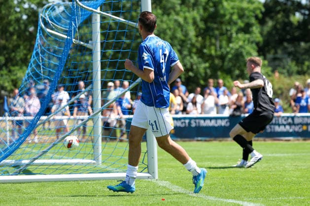2026.07.04 xjfax Testspiel anlässlich des 150-jährigen Vereinsjubiläums der SG Arheilgen, SG Arheilgen - SV Darmstadt 98 v.l., Lance Duijvestijn (SV Darmstadt 98) schiesst das Tor zum, scores the goal to 0:1 (DFL DFB REGULATIONS PROHIBIT ANY USE OF PHOTOGRAPHS as IMAGE SEQUENCES and or QUASI-VIDEO) *** July 4, 2026 xjfax Friendly match in celebration of SG Arheilgen’s 150th anniversary, SG Arheilgen vs. SV Darmstadt 98 (from left), Lance Duijvestijn of SV Darmstadt 98 scores the goal, making the score 0–1. DFL and DFB regulations prohibit any use of photographs as image sequences and or quasi-video. Copyright: HMBxMedia JoaquimxFerreira