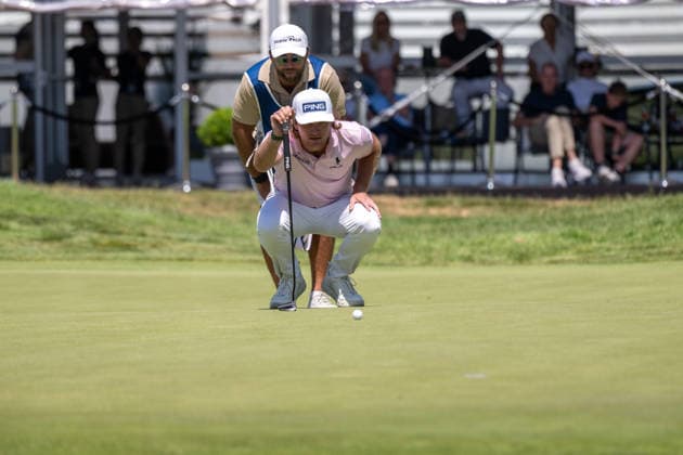 Freddy Schott (GER) beim lesen der Putlinie. xettx, Deutschland, Muenchen, 04.07.2026, Golf, 37. BMW International Open, 2026, Round 3, DP World Tour, Golfclub Muenchen Eichenried *** Freddy Schott (GER) reading the putt line xettx, Germany, Munich, July 4, 2026, Golf, 37th BMW International Open, 2026, Round 3, DP World Tour, Golfclub München Eichenried
