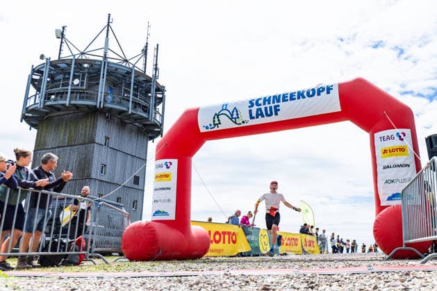 04.07.2026, GER, Volkslauf Crosslauf, Maenner Frauen, Saion 2026, 23. Schneekopflauf 2. Schneekopfwanderung Scheekopflauf - Das ist der Gipfel von 711Hm auf 978Hm Unter dem Motto Scheekopflauf - Das ist der Gipfel von 711Hm auf 978Hm konnten die Teilnehmer zwischen der 12,7km 22.2km langen Laufstrecke wählen. Zum zweiten mal stand auch die 11km Wanderstrecke zur Auswahl. 98528 Suhl Schneekopf Neue Gehlberger Hü Thüringen Deutschland *** July 4, 2026, GER, Fun Run Cross-Country Run, Men Women, 2026 Season, 23 Schneekopf Run 2 Schneekopf Hike Schneekopf Run: That’s the Summit—from 711 Hm to 978 Hm. Under the motto Schneekopf Run: That’s the Summit—from 711 Hm to 978 Hm, participants could choose between the 12,7 km and 22.2 km running routes. For the second time, the 11 km hiking route was also available. 98528 Suhl, Schneekopf, Neue Gehlberger Hü, Thuringia, Germany