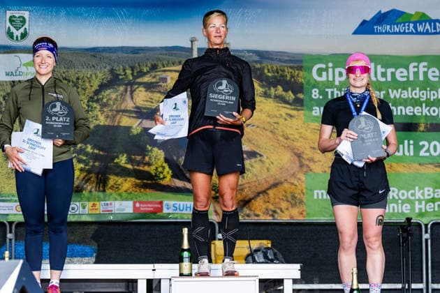 04.07.2026, GER, Volkslauf Crosslauf, Maenner Frauen, Saion 2026, 23. Schneekopflauf 2. Schneekopfwanderung Scheekopflauf - Das ist der Gipfel von 711Hm auf 978Hm Lara Dellit (WSV 07 Kleinschmalkaldewn e.V.) Ann-Kathrin Deubner (SV Sömmerda e.V.) Franziska Gabora Unter dem Motto Scheekopflauf - Das ist der Gipfel von 711Hm auf 978Hm konnten die Teilnehmer zwischen der 12,7km 22.2km langen Laufstrecke wählen. Zum zweiten mal stand auch die 11km Wanderstrecke zur Auswahl. 98528 Suhl Schneekopf Neue Gehlberger Hü Thüringen Deutschland *** July 4, 2026, GER, Fun Run Cross-Country Run, Men Women, 2026 Season, 23 Schneekopf Run, 2 Schneekopf Hike, Schneekopf Run—This is the climb from 711 Hm to 978 Hm. Lara Dellit, WSV 07 Kleinschmalkaldewn e.V.; Ann Kathrin Deubner, SV Sömmerda e.V.; Franziska Gabora. Under the motto Scheekopf Run—this is the summit, from 711 Hm to 978 Hm—participants could choose between the 12,7 km and 22 2 km running routes. For the second time, the 11 km hiking route was also available. 98528 Suhl, Schneekopf, Neue Gehlberger Hü, Thuringia, Germany