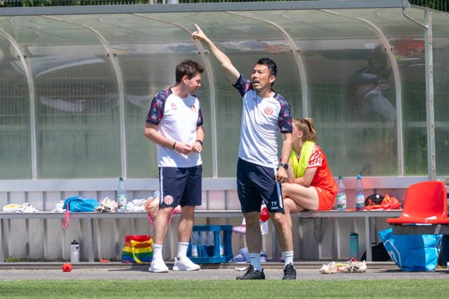 Takashi Yamashita (1. FSV Mainz 05, Trainer) gibt seiner Mannschaft Anweisungen. Bayer 04 Leverkusen vs. 1. FSV Mainz 05, Fussball, Frauen Bundesliga, Testspiel, Saison 2026 2027, 04.07.2026 DFL DFB Regulations prohibit any use of Photographs as image sequences and or Quasivideo Bayer 04 Leverkusen vs. 1. FSV Mainz 05, Fussball, Frauen Bundesliga, Testspiel, Saison 2026 2027, 04.07.2026 Leverkusen *** Takashi Yamashita, coach of 1 FSV Mainz 05, gives instructions to his team. Bayer 04 Leverkusen vs. 1 FSV Mainz 05, soccer, Women s Bundesliga, friendly match, 2026–2027 season, July 4, 2026 DFL DFB regulations prohibit any use of photographs as image sequences and or quasi-video Bayer 04 Leverkusen vs. 1 FSV Mainz 05, soccer, Women’s Bundesliga, friendly match, 2026–2027 season, July 4, 2026, Leverkusen Copyright: xEibner-Pressefoto ThomasxHaeslerx EP_THR