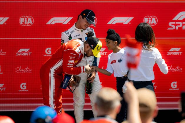 July 4, 2026, Silverstone, Northamptonshire, United Kingdom: LEWIS HAMILTON (44, Scuderia Ferrari HP, GBR, British F1 Driver, SF-26) LANDO NORRIS (1, McLaren Mastercard F1 Team, GBR, British F1 Driver, MCL40) in parc fermo after the sprint race at the Formula 1 Pirelli British Grand Prix 2026 at Silverstone Circuit Silverstone United Kingdom - ZUMAr193 20260704_zsp_r193_047 Copyright: xSaraxRuffonix