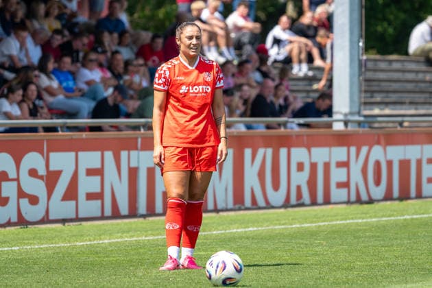 Vana Slipcevic (1. FSV Mainz 05, 23) beim Freistoss. Bayer 04 Leverkusen vs. 1. FSV Mainz 05, Fussball, Frauen Bundesliga, Testspiel, Saison 2026 2027, 04.07.2026 DFL DFB Regulations prohibit any use of Photographs as image sequences and or Quasivideo Bayer 04 Leverkusen vs. 1. FSV Mainz 05, Fussball, Frauen Bundesliga, Testspiel, Saison 2026 2027, 04.07.2026 Leverkusen *** Vana Slipcevic, 1 FSV Mainz 05, 23, taking a free kick in the match between Bayer 04 Leverkusen and 1 FSV Mainz 05, soccer, Women s Bundesliga, friendly match, 2026–2027 season, July 4, 2026 DFL DFB regulations prohibit any use of photographs as image sequences and or quasi-video Bayer 04 Leverkusen vs. 1 FSV Mainz 05, soccer, Women’s Bundesliga, friendly match, 2026–2027 season, July 4, 2026, Leverkusen Copyright: xEibner-Pressefoto ThomasxHaeslerx EP_THR