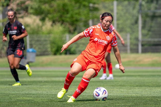 Rio Takizawa (1. FSV Mainz 05, 08). am Ball. Bayer 04 Leverkusen vs. 1. FSV Mainz 05, Fussball, Frauen Bundesliga, Testspiel, Saison 2026 2027, 04.07.2026 DFL DFB Regulations prohibit any use of Photographs as image sequences and or Quasivideo Bayer 04 Leverkusen vs. 1. FSV Mainz 05, Fussball, Frauen Bundesliga, Testspiel, Saison 2026 2027, 04.07.2026 Leverkusen *** Rio Takizawa, 1. FSV Mainz 05, 08 on the ball: Bayer 04 Leverkusen vs. 1. FSV Mainz 05, Soccer, Women s Bundesliga, Friendly Match, 2026–2027 Season, July 4, 2026 DFL DFB regulations prohibit any use of photographs as image sequences and or quasi-video Bayer 04 Leverkusen vs. 1 FSV Mainz 05, Soccer, Women’s Bundesliga, Friendly Match, 2026–2027 Season, July 4, 2026, Leverkusen Copyright: xEibner-Pressefoto ThomasxHaeslerx EP_THR