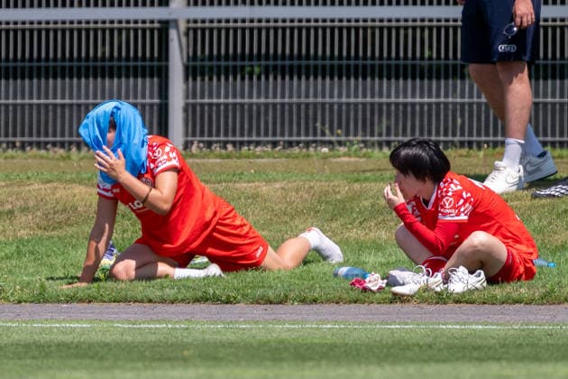 Die Mainzer Spielerinnen nutzen jede Moeglichkeit gegen die Sonne. Bayer 04 Leverkusen vs. 1. FSV Mainz 05, Fussball, Frauen Bundesliga, Testspiel, Saison 2026 2027, 04.07.2026 DFL DFB Regulations prohibit any use of Photographs as image sequences and or Quasivideo Bayer 04 Leverkusen vs. 1. FSV Mainz 05, Fussball, Frauen Bundesliga, Testspiel, Saison 2026 2027, 04.07.2026 Leverkusen *** The Mainz players take every opportunity to play against the sun Bayer 04 Leverkusen vs. 1 FSV Mainz 05, Soccer, Women s Bundesliga, Friendly Match, 2026–2027 Season, July 4, 2026 DFL DFB regulations prohibit any use of photographs as image sequences and or quasi-video Bayer 04 Leverkusen vs. 1 FSV Mainz 05, Soccer, Women’s Bundesliga, Friendly Match, 2026–2027 Season, July 4, 2026, Leverkusen Copyright: xEibner-Pressefoto ThomasxHaeslerx EP_THR