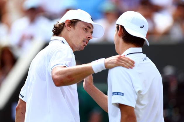 Alex De Minaur celebrates victory in his third round match against Zachary Svajda Wimbledon Tennis Championships, Day 6, The All England Lawn Tennis and Croquet Club, London, UK - 04 Jul 2026London The All England Lawn Tennis and United Kingdom  Copyright: xJamesxMarsh Shutterstockx 16975551bh