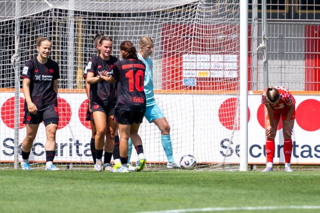 Die Leverkusener Spielerinnen bejubeln das Tor zum 2:0. Bayer 04 Leverkusen vs. 1. FSV Mainz 05, Fussball, Frauen Bundesliga, Testspiel, Saison 2026 2027, 04.07.2026 DFL DFB Regulations prohibit any use of Photographs as image sequences and or Quasivideo Bayer 04 Leverkusen vs. 1. FSV Mainz 05, Fussball, Frauen Bundesliga, Testspiel, Saison 2026 2027, 04.07.2026 Leverkusen *** The Leverkusen players celebrate the goal that made the score 2–0. Bayer 04 Leverkusen vs. 1. FSV Mainz 05, Soccer, Women’s Bundesliga, Friendly Match, 2026–2027 Season, July 4, 2026 DFL DFB regulations prohibit any use of photographs as image sequences and or quasi-video Bayer 04 Leverkusen vs. 1 FSV Mainz 05, soccer, Women’s Bundesliga, friendly match, 2026–2027 season, July 4, 2026, Leverkusen Copyright: xEibner-Pressefoto ThomasxHaeslerx EP_THR