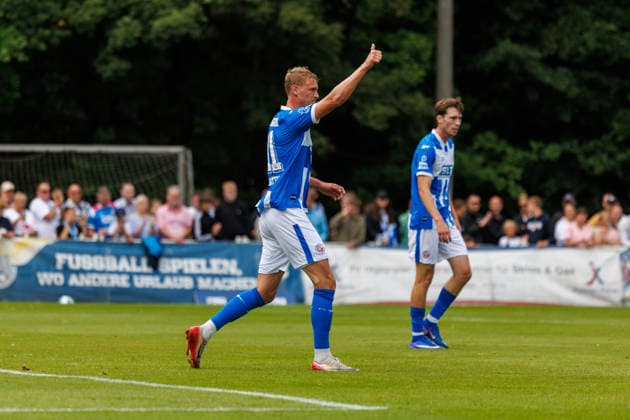 Torjubel Emil Frost Holten (Rostock) ; GER, FSV Kühlungsborn vs. FC Hansa Rostock, Fußball, Männer, 3. Liga, Testspiel, Spielzeit 2026 2027, 04.07.2026 Kühlungsborn Sportplatz Mecklenburg - Vorpommern Deutschland *** Emil Frost Holten Rostock GER celebrating a goal, FSV Kühlungsborn vs. FC Hansa Rostock, Soccer, Men, 3rd Division, Friendly Match, 2026–2027 Season, April 7, 2026, Kühlungsborn Sports Field, Mecklenburg-Western Pomerania, Germany