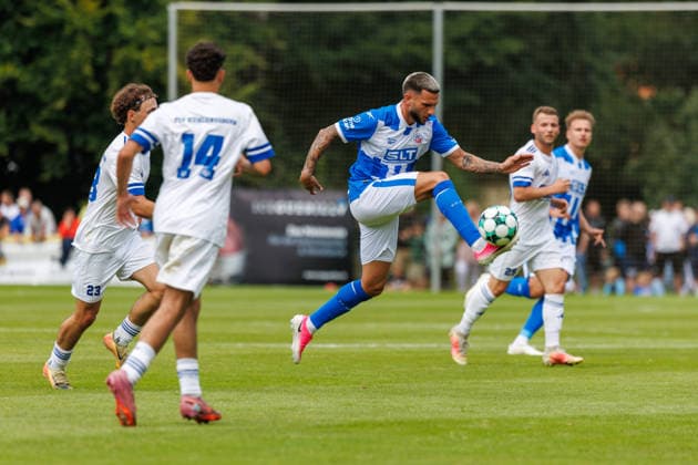 Leon Dajaku (Rostock) ; GER, FSV Kühlungsborn vs. FC Hansa Rostock, Fußball, Männer, 3. Liga, Testspiel, Spielzeit 2026 2027, 04.07.2026 Kühlungsborn Sportplatz Mecklenburg - Vorpommern Deutschland *** Leon Dajaku Rostock GER, FSV Kühlungsborn vs. FC Hansa Rostock, Soccer, Men, 3rd Division, Friendly Match, 2026–2027 Season, April 7, 2026, Kühlungsborn Sports Field, Mecklenburg-Western Pomerania, Germany