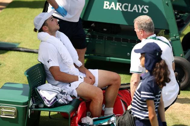 Arthur Fery calls for a doctor to treat a nosebleed during his third round match Wimbledon Tennis Championships, Day 6, The All England Lawn Tennis and Croquet Club, London, UK - 04 Jul 2026London The All England Lawn Tennis and United Kingdom  Copyright: xKieranxMcManus Shutterstockx 16975553ch