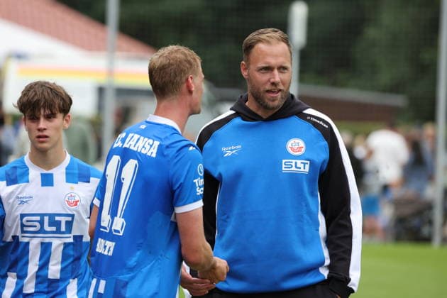 FSV Kühlungsborn - FC Hansa Rostock Kühlungsborn 03.07.2026 Fußball, 3.Liga Testspiel FSV Kühlungsborn -FC Hansa Rostock Emil Holten FC Hansa Rostock und Trainer Daniel Brinkmannr FC Hansa Rostock Kühlungsborn Ort Mecklenburg-Vorpommern Deutschland *** FSV Kühlungsborn vs. FC Hansa Rostock, Kühlungsborn, July 3, 2026, Soccer, 3rd Division, Friendly Match, FSV Kühlungsborn vs. FC Hansa Rostock, Emil Holten (FC Hansa Rostock) and Coach Daniel Brinkmann (FC Hansa Rostock), Kühlungsborn, Mecklenburg-Western Pomerania, Germany