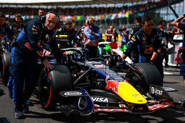 F1 - BRITISH GRAND PRIX 2026 06 HADJAR Isack (fra), Red Bull Racing Ford RB22, action mechanic, mecanicien, mechanics starting grid during the Formula 1 British Grand Prix 2026, 9th round of the 2026 Formula One World Championship, WM, Weltmeisterschaft from July 3 to 5, 2026 on the Silverstone Circuit, in Silverstone, United Kingdom - SilverstoneUnited Kingdom  Copyright: xFLORENTxGOODENx