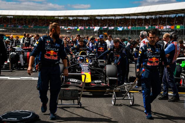 F1 - BRITISH GRAND PRIX 2026 03 VERSTAPPEN Max (nld), Red Bull Racing Ford RB22, action mechanic, mecanicien, mechanics starting grid during the Formula 1 British Grand Prix 2026, 9th round of the 2026 Formula One World Championship, WM, Weltmeisterschaft from July 3 to 5, 2026 on the Silverstone Circuit, in Silverstone, United Kingdom - SilverstoneUnited Kingdom  Copyright: xFLORENTxGOODENx