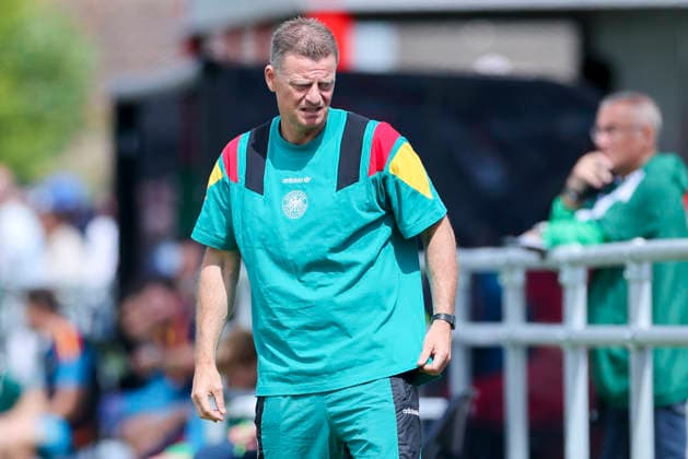 Trainer Christian Woerns (Germany) schaut enttaeuscht, UEFA European Under-19 Championship 2026 Group A, Spain v Germany, Central Park Stadium am 04. July 2026 in Denbigh, Vereinigtes Königreich. (Foto von Marco Steinbrenner DeFodi Images) Trainer Christian Woerns (Germany) looks dejected, UEFA European Under-19 Championship 2026 Group A, Spain v Germany, Central Park Stadium, July 4, 2026 in Denbigh, United Kingdom. (Photo by Marco Steinbrenner DeFodi Images) - *** Coach Christian Woerns of Germany looks disappointed, UEFA European Under-19 Championship 2026 Group A, Spain vs. Germany, Central Park Stadium on July 4, 2026, in Denbigh, United Kingdom. Photo by Marco Steinbrenner, DeFodi Images. Coach Christian Woerns of Germany looks dejected, UEFA European Under-19 Championship 2026, Group A, Spain vs. Germany, Central Park Stadium, July 4, 2026, in Denbigh, United Kingdom. Photo by Marco Steinbrenner, DeFodi Images