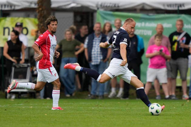 04.07.2026, Stadion, Riddergoar 1, 49824 Laar, GER, Fußball, 3. Liga: Blitzturnier: SV Meppen testet gegen zwei niederländische Clubs, SVM vs FC Emmen, Jannic Ehlers (SV Meppen 17) DFL REGULATIONS PROHIBIT ANY USE OF PHOTOGRAPHS AS IMAGE SEQUENCES AND OR QUASI-VIDEO. 49824 Laar Niedersachsen Deutschland Stadion, Riddergoar 1 *** July 4, 2026, Stadium, Riddergoar 1, 49824 Laar, GER, Soccer, 3rd Division Blitz Tournament: SV Meppen faces two Dutch clubs, SVM vs. FC Emmen, Jannic Ehlers SV Meppen 17 DFL regulations prohibit any use of photographs as image sequences and or quasi-video 49824 Laar, Lower Saxony, Germany, Stadium, Riddergoar 1
