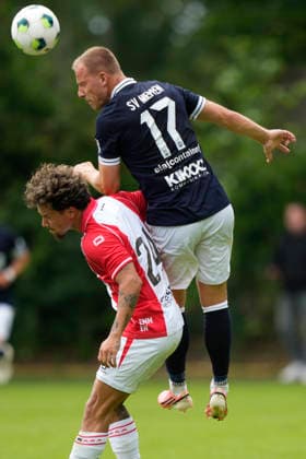 04.07.2026, Stadion, Riddergoar 1, 49824 Laar, GER, Fußball, 3. Liga: Blitzturnier: SV Meppen testet gegen zwei niederländische Clubs, SVM vs FC Emmen, Kopfball Jannic Ehlers (SV Meppen 17) DFL REGULATIONS PROHIBIT ANY USE OF PHOTOGRAPHS AS IMAGE SEQUENCES AND OR QUASI-VIDEO. 49824 Laar Niedersachsen Deutschland Stadion, Riddergoar 1 *** July 4, 2026, Stadium, Riddergoar 1, 49824 Laar, GER, Soccer, 3rd Division Blitz Tournament: SV Meppen faces two Dutch clubs, SVM vs. FC Emmen, header by Jannic Ehlers, SV Meppen 17. DFL regulations prohibit any use of photographs as image sequences and or quasi-video. 49824 Laar, Lower Saxony, Germany, Stadium, Riddergoar 1