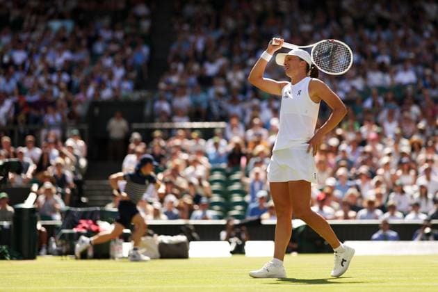 Iga Swiatek during her third round match Wimbledon Tennis Championships, Day 6, The All England Lawn Tennis and Croquet Club, London, UK - 04 Jul 2026London The All England Lawn Tennis and United Kingdom  Copyright: xEllaxLing Shutterstockx 16975552be