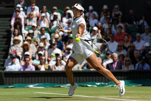 Alexandra Eala (PHI) in action at the Wimbledon Championships at AELTC in London London All England Lawn Tennis and Croquet Club Wimbledon England, UK NEWSPAPERS OUT Copyright: xImmyxThompson-Bland IPSxPhotoxAgencyx