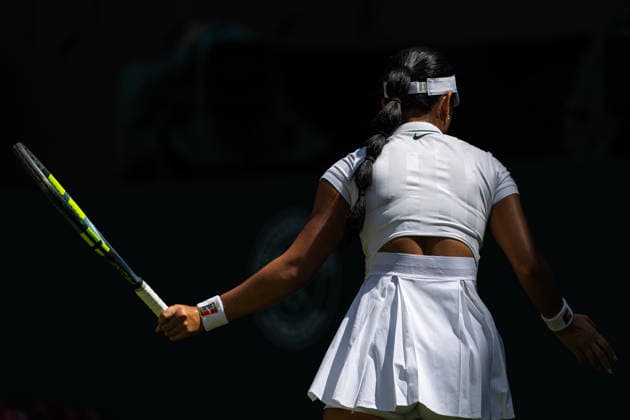 Alexandra Eala (PHI) in action at the Wimbledon Championships at AELTC in London London All England Lawn Tennis and Croquet Club Wimbledon England, UK NEWSPAPERS OUT Copyright: xImmyxThompson-Bland IPSxPhotoxAgencyx