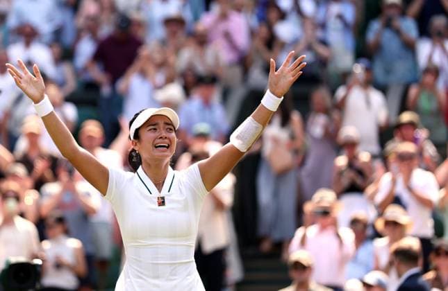 Alexandra Eala celebrates victory in her third round match Wimbledon Tennis Championships, Day 6, The All England Lawn Tennis and Croquet Club, London, UK - 04 Jul 2026London The All England Lawn Tennis and United Kingdom  Copyright: xEllaxLing Shutterstockx 16975552bm