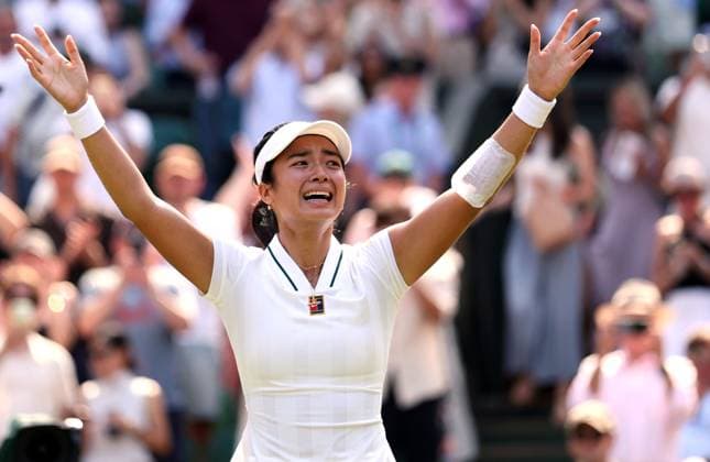 Alexandra Eala celebrates victory in her third round match Wimbledon Tennis Championships, Day 6, The All England Lawn Tennis and Croquet Club, London, UK - 04 Jul 2026London The All England Lawn Tennis and United Kingdom  Copyright: xEllaxLing Shutterstockx 16975552bl