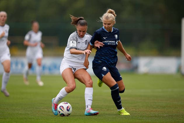 Fußball I Frauen I Freundschaftsspiel I SV Meppen 1912 e.V. - VfL Bochum 1848 I 04.07.2026 Lana Hubbeling (18, SV Meppen 1912 e.V.) Fiona Gaißer (19, VfL Bochum 1848) Spelle-Varenrode Bönnestr. Niedersachsen Deutschland *** Soccer I Women I Friendly Match I SV Meppen 1912 e.V. vs. VfL Bochum 1848 I July 4, 2026 Lana Hubbeling, 18, SV Meppen 1912 e.V. Fiona Gaißer, 19, VfL Bochum 1848 Spelle Varenrode Bönnestr Lower Saxony Germany Copyright: xLobeca CedricxSiefkerx