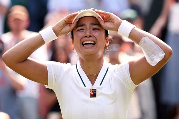 Alexandra Eala celebrates victory in her third round match Wimbledon Tennis Championships, Day 6, The All England Lawn Tennis and Croquet Club, London, UK - 04 Jul 2026London The All England Lawn Tennis and United Kingdom  Copyright: xEllaxLing Shutterstockx 16975552bp