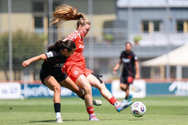 Testspiel: Bayer 04 Leverkusen - 1. FSV Mainz 05; 04.07.2026 Loreen Bender (Bayer 04 Leverkusen, 19) im Zweikampf mit Vanessa Fudalla (Bayer 04 Leverkusen, 21) Testspiel: Bayer 04 Leverkusen - 1. FSV Mainz 05; Köln, Leistubgszentrum Kurtekotten ;04.07.2026 *** Friendly Match: Bayer 04 Leverkusen 1, FSV Mainz 05 0, July 4, 2026. Loreen Bender (Bayer 04 Leverkusen, 19) in a tackle with Vanessa Fudalla (Bayer 04 Leverkusen), 21 Friendly Match: Bayer 04 Leverkusen 1, FSV Mainz 05, Cologne, Kurtekotten Training Center, July 4, 2026 Copyright: xBEAUTIFULxSPORTS Freisenx