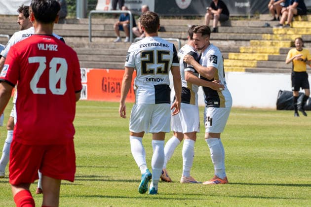 Deutschland: Freundschaftsspiel 2026 2027 - FC Gießen vs SV Elversberg - Waldstadion (Gießen): Tor und Torjubel zum 1:0 durch Luca Schnellbacher (SV Elversberg, 24) Freude, Emotionen, Jubel Gießen Gießen-Waldstadion Deutschland *** Germany Friendly Match 2026 2027 FC Gießen vs. SV Elversberg Waldstadion Gießen Goal and goal celebration for the 1-0 by Luca Schnellbacher SV Elversberg, 24 Joy, emotions, cheering Gießen Gießen Waldstadion Germany Copyright: xOrhanxHabashx