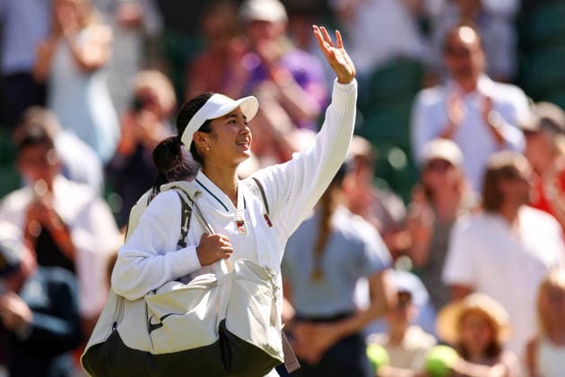 Alexandra Eala celebrates victory in her third round match Wimbledon Tennis Championships, Day 6, The All England Lawn Tennis and Croquet Club, London, UK - 04 Jul 2026London The All England Lawn Tennis and United Kingdom  Copyright: xEllaxLing Shutterstockx 16975552ce