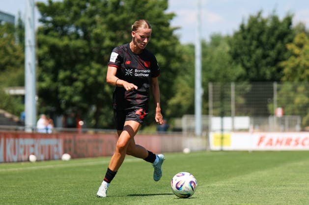 Testspiel: Bayer 04 Leverkusen - 1. FSV Mainz 05; 04.07.2026 Marlene Müller (Bayer 04 Leverkusen, 27) am Ball Testspiel: Bayer 04 Leverkusen - 1. FSV Mainz 05; Köln, Leistubgszentrum Kurtekotten ;04.07.2026 *** Friendly Match: Bayer 04 Leverkusen 1, FSV Mainz 05 0, July 4, 2026; Marlene Müller, Bayer 04 Leverkusen, 27 on the ball Friendly Match: Bayer 04 Leverkusen 1 FSV Mainz 05 Cologne, Kurtekotten Training Center April 7, 2026 Copyright: xBEAUTIFULxSPORTS Freisenx