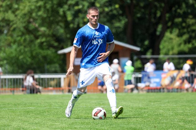 2026.07.04 xjfax Testspiel anlässlich des 150-jährigen Vereinsjubiläums der SG Arheilgen, SG Arheilgen - SV Darmstadt 98 v.l., Meldin Dreskovic (SV Darmstadt 98) in aktion, in action, (DFL DFB REGULATIONS PROHIBIT ANY USE OF PHOTOGRAPHS as IMAGE SEQUENCES and or QUASI-VIDEO) *** July 4, 2026 xjfax Friendly match in celebration of SG Arheilgen’s 150th anniversary, SG Arheilgen vs. SV Darmstadt 98 (from left), Meldin Dreskovic of SV Darmstadt 98 in action, DFL and DFB regulations prohibit any use of photographs as image sequences and or quasi-video Copyright: HMBxMedia JoaquimxFerreira