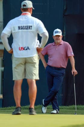 U.S. Senior Open Championship COLUMBUS, OHIO - JULY 4: Jeff Maggert of Texas waits on the 7th green across from his caddie during the third round of the 46th U.S. Senior Open Championship 2026 on the United States Semiquincentennial at Scioto Country Club in Columbus, Ohio, USA, July 4, 2026. Columbus Ohio United States  Copyright: xAmyxLemusx originalFilename:lemus-ussenior260704_npMPb.jpg