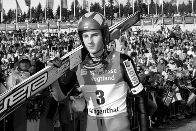 Hier im Bild der ehemalige Skispringer MIETUS Grzegorz (POL) der im Alter von 33 Jahren verstorben ist, hier ein Archivbild aus dem Jahre 2009 in schwarz weiss *** Pictured here is former ski jumper MIETUS Grzegorz POL, who passed away at the age of 33; this is a black-and-white archive photo from 2009.