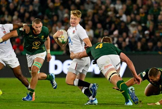 Fin Smith of England breaks the tackle of Pieter-Steph du Toit of South Africa South Africa v England, Nations Championship 2026, Rugby Union International, Emirates Airline Park, Johannesburg, South Africa - 04 Jul 2026Johannesburg Emirates Airline Park South Africa  Copyright: xWaldoxSwiegers Shutterstockx 16975560w