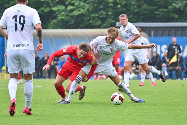 04.07.2026, Fußball, Herren, 2.BL (Bundesliga), Testspiel, Saison 2026 2027, Holstein Kiel - FC Fredericia, KSV Jonas Therkelsen Kiel Projensdorf, Trainingsplatz Schleswig-Holstein Deutschland *** July 4, 2026, Soccer, Men s, 2nd Division Bundesliga, Friendly Match, 2026–2027 Season, Holstein Kiel vs. FC Fredericia, KSV Jonas Therkelsen Kiel Projensdorf, Training Ground, Schleswig-Holstein, Germany