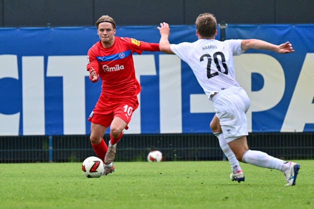 04.07.2026, Fußball, Herren, 2.BL (Bundesliga), Testspiel, Saison 2026 2027, Holstein Kiel - FC Fredericia, KSV Jonas Therkelsen Kiel Projensdorf, Trainingsplatz Schleswig-Holstein Deutschland *** July 4, 2026, Soccer, Men s, 2nd Division Bundesliga, Friendly Match, 2026–2027 Season, Holstein Kiel vs. FC Fredericia, KSV Jonas Therkelsen Kiel Projensdorf, Training Ground, Schleswig-Holstein, Germany