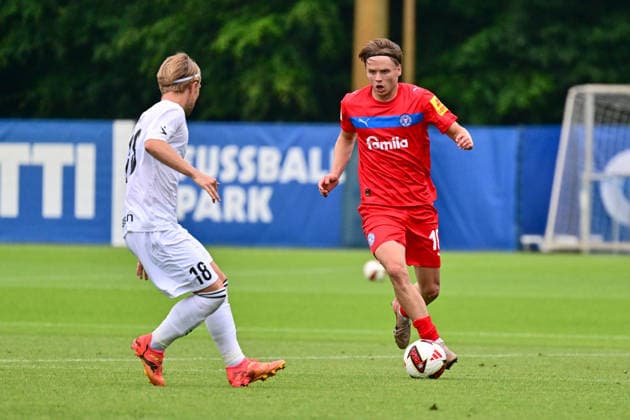 04.07.2026, Fußball, Herren, 2.BL (Bundesliga), Testspiel, Saison 2026 2027, Holstein Kiel - FC Fredericia, KSV Jonas Therkelsen Kiel Projensdorf, Trainingsplatz Schleswig-Holstein Deutschland *** July 4, 2026, Soccer, Men s, 2nd Division Bundesliga, Friendly Match, 2026–2027 Season, Holstein Kiel vs. FC Fredericia, KSV Jonas Therkelsen Kiel Projensdorf, Training Ground, Schleswig-Holstein, Germany