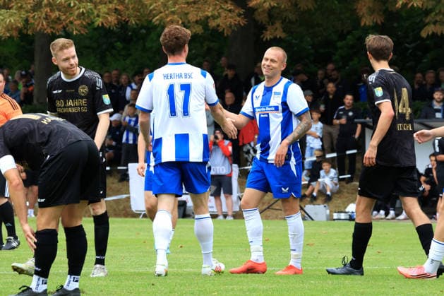 DEU, DFL, 2. FBL, Frohnauer SC vs Hertha BSC, 04.07.2026, Frohnau, Berlin, DEU, DFL, 2. FBL, Frohnauer SC vs Hertha BSC, im Bild 1:0 durch Jon Dabur Thorsteinsson (Hertha BSC Berlin 24), Sebastian Groenning (Hertha BSC Berlin 17) DFL - regulations prohibit any use of Photographs as image sequences and or quasi-video *** GER, DFL, 2nd FBL, Frohnauer SC vs. Hertha BSC, July 4, 2026, Frohnau, Berlin, GER, DFL, 2nd FBL, Frohnauer SC vs. Hertha BSC, pictured: 1–0 by Jon Dabur Thorsteinsson (Hertha BSC Berlin 24) and Sebastian Groenning (Hertha BSC Berlin 17). DFL regulations prohibit any use of photographs as image sequences and or quasi-video. nordphotoxGmbHx xEngler nph00076