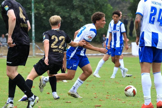 DEU, DFL, 2. FBL, Frohnauer SC vs Hertha BSC, 04.07.2026, Frohnau, Berlin, DEU, DFL, 2. FBL, Frohnauer SC vs Hertha BSC, Soufian Gouram (Hertha BSC Berlin 33), Luis Seiffert (Frohnauer SC 22) DFL - regulations prohibit any use of Photographs as image sequences and or quasi-video *** DEU, DFL, 2nd Regional League, Frohnauer SC vs. Hertha BSC, July 4, 2026, Frohnau, Berlin, DEU, DFL, 2nd Regional League, Frohnauer SC vs. Hertha BSC, Soufian Gouram (Hertha BSC Berlin) 33, Luis Seiffert (Frohnauer SC) 22. DFL regulations prohibit any use of photographs as image sequences and or quasi-video. nordphotoxGmbHx xEngler nph00076