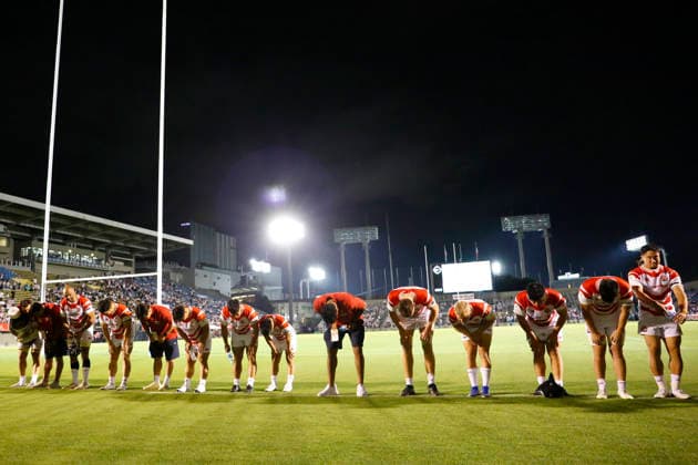 July 4, 2026, Tokyo, Japan: Japanese rugby players thank their fans after the Nations Championship 2026 between Japan and Italy at Prince Chichibu Memorial Rugby Stadium in Tokyo. Japan defeats Italy 27-10. Tokyo Japan - ZUMAm191 20260704_aap_m191_028 Copyright: xRodrigoxReyesxMarinx
