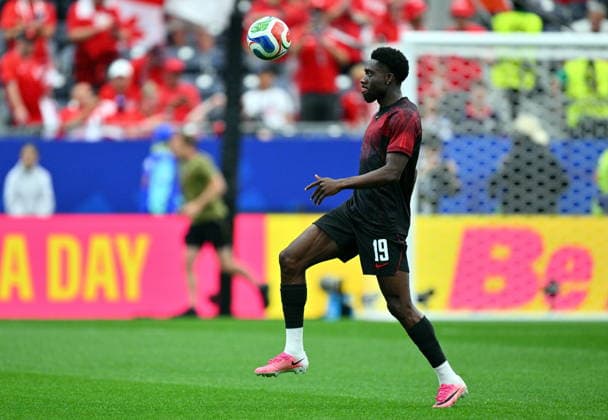 FIFA World Cup, WM, Weltmeisterschaft, Fussball 2026 - Round of 16 - Canada vs Morocco Alphonso Davies of Canada warms up ahead of the FIFA World Cup 2026 Round of 16 match Canada against Morocco, in Houston, USA, 04 July 2026. HOUSTON United States  Copyright: xSAMxWASSONx
