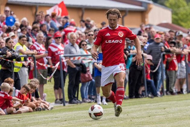 Peitz, Deutschland 04. Juli 2026: Testspiel - 2026 2027 - FC Energie Cottbus gegen Hertha BSC II Im Bild: Jonas Hofmann (Energie Cottbus) point S Reifenlehnigk Sportpark Brandenburg *** Peitz, Germany, July 4, 2026 Friendly Match 2026–2027: FC Energie Cottbus vs. Hertha BSC II. Pictured: Jonas Hofmann of Energie Cottbus at the S Reifenlehnigk Sportpark in Brandenburg Copyright: xFotostandx xWeilandx