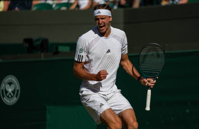 Tennis - Wimbledon Championship 2026 - Day 6 LONDON, ENGLAND - Saturday, July 4, 2026: Alexander Zverev (GER) during the Gentlemen s Singles Third Round match on Day Six of The Championships Wimbledon 2026 at the All England Lawn Tennis and Croquet Club. (Photo by Kirsten Holst Propaganda) LONDON All England Lawn Tennis and Croq GREATER LONDON ENGLAND  Copyright: xKirstenxHolstx 2026-07-04-046-Wimbledon_Day_6