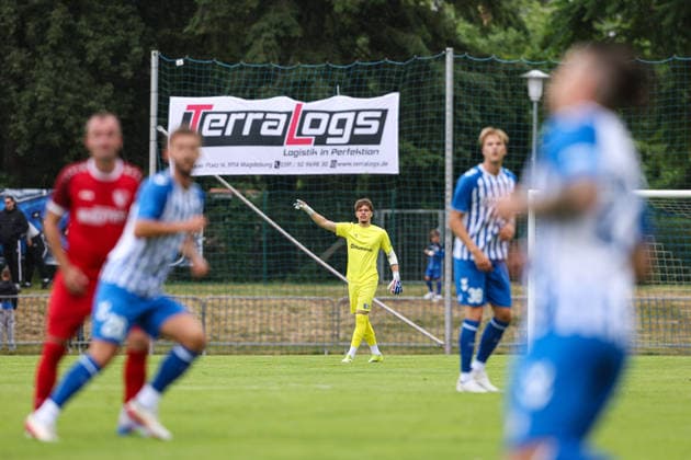 Torwart Tjark Möbius (1. FC Magdeburg,42) - 2. Fußball Bundesliga Saison 2026-2027 Testspiel Sommervorbereitung FSV Havelberg vs 1. FC Magdeburg im Sportforum am Eichwald - Aktion,Fußball,Mann,Männer,Deutschland,04.07.2026 *** Goalkeeper Tjark Möbius, 1 FC Magdeburg, 42 2 Bundesliga Season 2026–2027, Summer preseason friendly: FSV Havelberg vs. 1 FC Magdeburg at the Sportforum am Eichwald, Action, Soccer, Man,Men, Germany, July 4, 2026