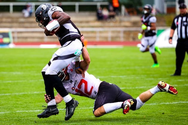 2026_07_04_Potsdam Royals vs Berlin Rebels, GFL, Spieltag 9 , Stadion Luftschiffhafen Tyquell Fields (Berlin Rebels, 01) , Joshua Wuensch (Potsdam Royals, 42) Potsdam Potsdam Deutschalnd *** July 4, 2026: Potsdam Royals vs. Berlin Rebels, GFL, Week 9, Luftschiffhafen Stadium (Tyquell Fields), Berlin Rebels 01, Joshua Wuensch, Potsdam Royals 42, Potsdam, Potsdam, Germany
