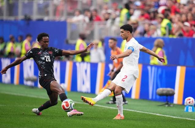 Canada v Morocco - FIFA World Cup, WM, Weltmeisterschaft, Fussball 2026 - Round of 16 HOUSTON, UNITED STATES - JULY 04: Achraf Hakimi of Morocco and Ali Ahmed of Canada compete for the ball during the 2026 FIFA World Cup Round of 16 match between Canada and Morocco at Houston Stadium (NRG Stadium) on July 04, 2026 in Houston, Texas. Jose Hernandez Anadolu Texas United States. Editorial use only. Please get in touch for any other usage.  Copyright: x2026xAnadoluxJosexHernandezx