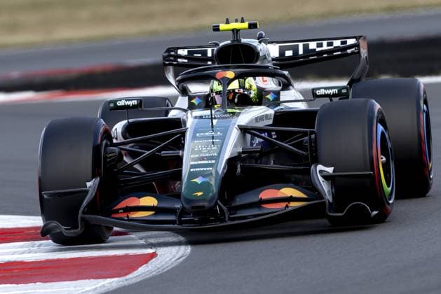 SILVERSTONE - Lando Norris (McLaren) in action during the qualifying session at the Silverstone race circuit, ahead of the British Formula 1 Grand Prix. SANDER KONING ANP xVIxANPxSportx xxANPxIVx 562791839 originalFilename: 562791839.jpg